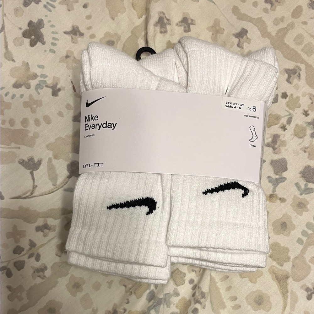 Nike Everyday Kids White Crew Socks - 6 pack - Picture 2 of 6